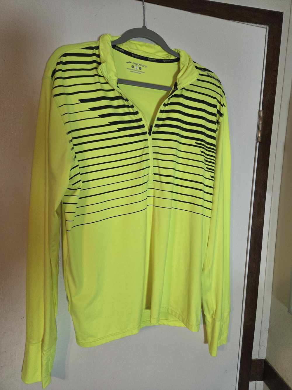 Brooks Men’s High-Visibility Yellow Striped Running Jacket